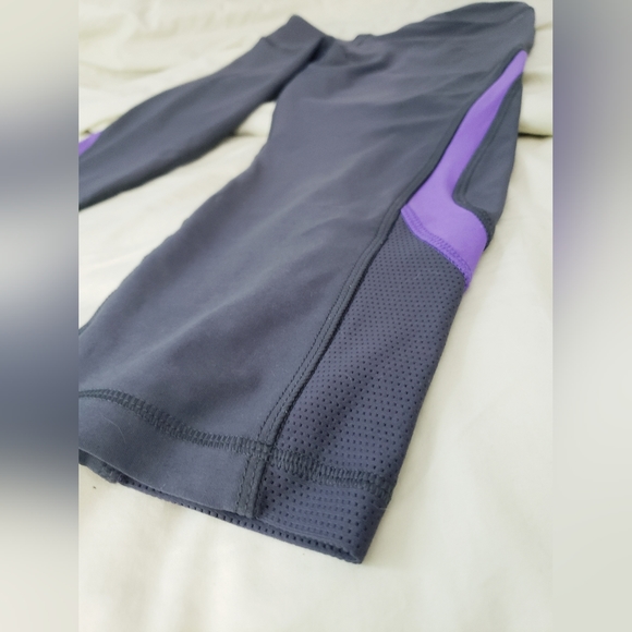 ZUZUZEN Active Gray/Purple Workout Yoga Capri Leggings - Picture 7 of 7